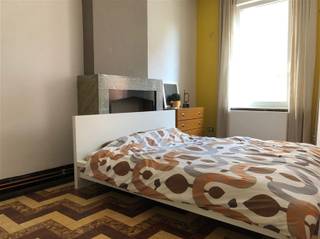 <p><span>Ruim appartement met tuin in Edelare.</span></p><p><span> </span></p><p><span>INDELING</span></p><p><span>Het gelijkvloerse appartement omvat een slaapkamer vooraan.</span></p><p><span>Achteraan heb je een lichtrijke living met moderne open keuken met zicht op de tuin.</span></p><p><span>Verder heb je een badkamer met douche en een berging.</span></p><p><span>Een groot terras en tuintje is een extra troef aan deze woning.</span></p><p><span>Verder heeft het appartement ook een (gedeelde) kelder.</span></p><p><span> </span></p><p><span> </span></p><p><span>Voor meer info en/of het maken van een afspraak bel 0498 88 88 89</span></p><p><span> </span></p>
