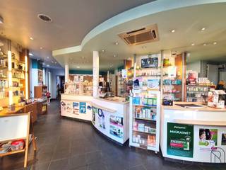 GOEDGELEGEN KANTOORRUIMTE/WINKEL. Direct instapklaar. Handelsgelijkvloers met aparte keuken, toilet, stockageplaats, berging en bureau.