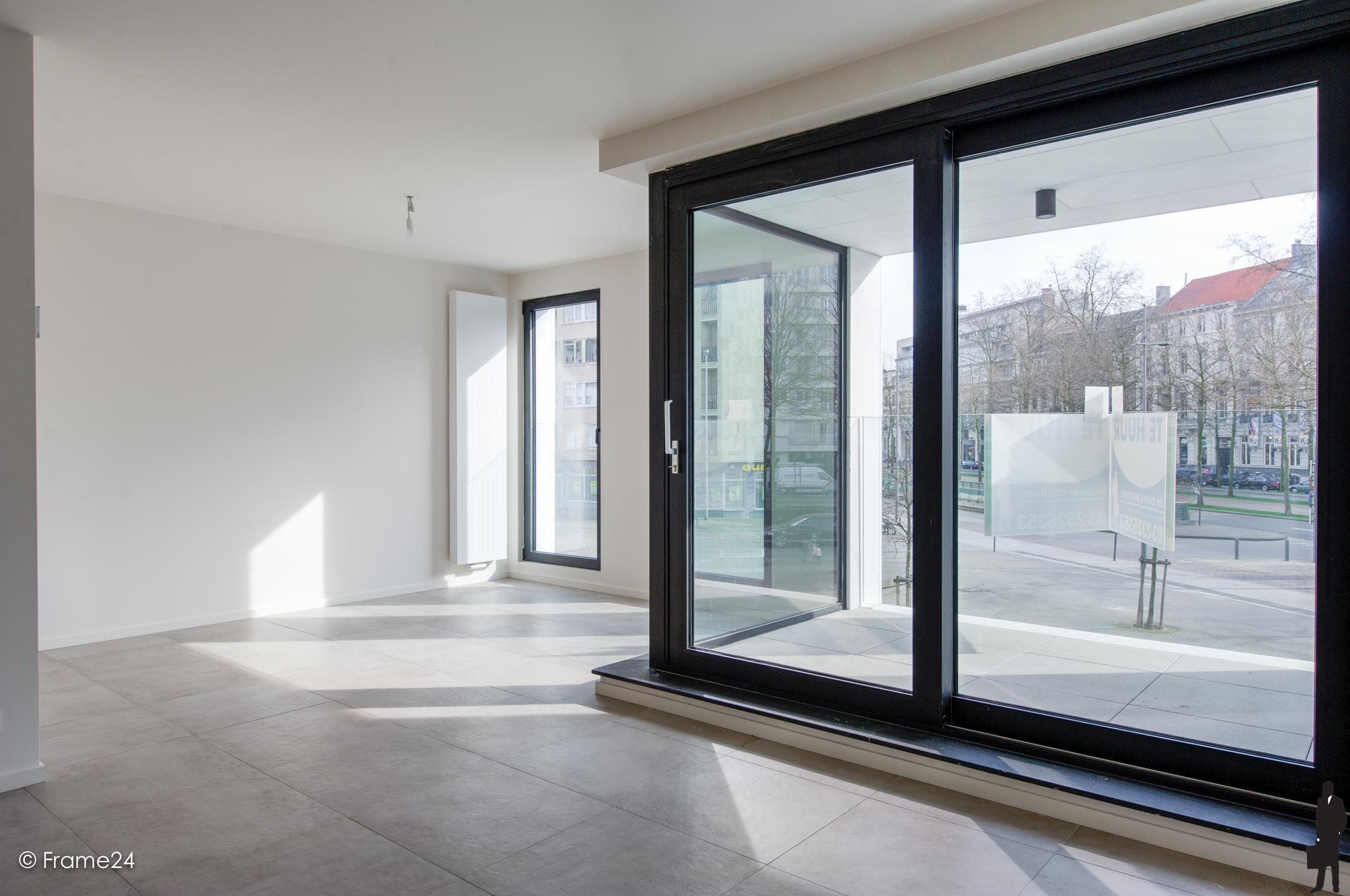 Lichtrijk 2-slaapkamerappartement met terras en staanplaats! - foto 4