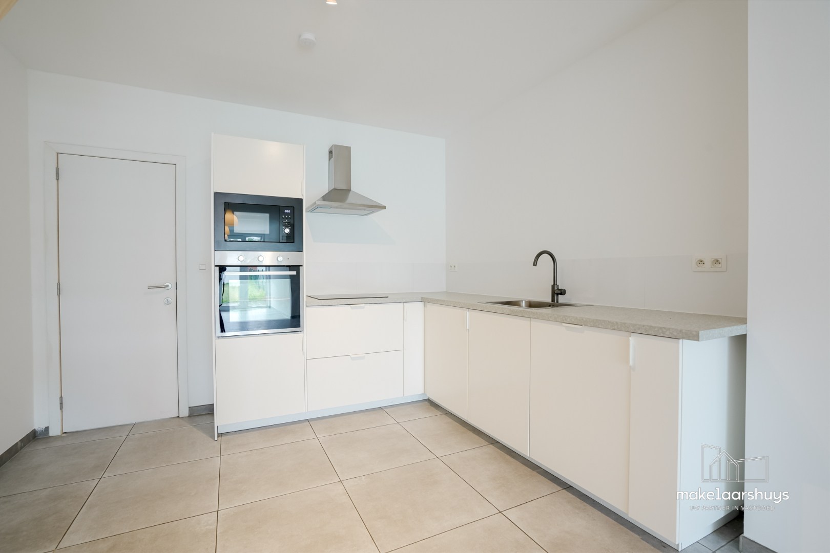 Instapklare gerenoveerde woning in rij met terras, tuin en garagebox - foto 5