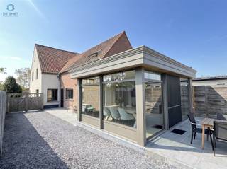 Dans le village rural et paisible d'Asper, une section de Gavere, se trouve cette charmante maison familiale prête à emménager. La propriété a...