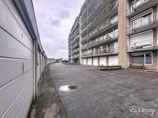 Garagebox met kantelpoort, gelegen op een rustige en vlot bereikbare locatie. Deze afgesloten garage biedt een veilige plaats voor het stallen van...