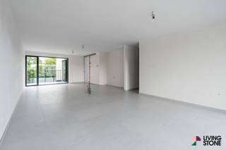 <h3><strong>Ontdek jouw nieuwe thuis in Zaventem – Kom naar de opendeurdag op vrijdag 20 juni!<br /><br /></strong></h3>
<p><strong>6% BTW mogelijk – energiezuinig wonen op toplocatie!</strong></p>
<p>Ben je op zoek naar een stijlvolle, energiezuinige woonst op een centrale locatie?<br />Kom dan op vrijdag 20 juni de sfeer opsnuiven tijdens de opendeurdag van <strong>Residentie Crown Park</strong> in Zaventem!</p>
<p>Deze exclusieve nieuwbouwresidentie bestaat uit <strong>slechts 6 lichtrijke appartementen</strong> met 1, 2 of 3 slaapkamers. Ontworpen met oog voor kwaliteit en tijdloze architectuur, waar natuurlijke materialen en strakke lijnen harmonieus samenkomen.</p>
<p>✨ <strong>Waarom kiezen voor Crown Park?</strong></p>
<ul>
<li>
<p>Energiezuinig wonen met <strong>E-peil ≤ 30</strong> en <strong>vloerverwarming</strong></p>
</li>
<li>
<p><strong>Ondergrondse parking</strong> & fietsenstalling (verplicht bij aan te kopen)</p>
</li>
<li>
<p><strong>Ruime terrassen</strong> en moderne indeling</p>
</li>
<li>
<p><strong>Centrale ligging</strong> met uitstekende verbinding naar Brussel</p>
</li>
<li>
<p>Openbaar vervoer, winkels en <strong>voorzieningen op wandelafstand</strong></p>
</li>
<li>
<p><strong>Instapklaar </strong>en aankoop mogelijk aan <strong>slechts 6% BTW!<br /><br /></strong></p>
</li>
</ul>
<p><strong>Mis deze kans niet – schrijf je nu in voor de opendeurdag op vrijdag 20 juni!</strong><br />We verwelkomen je graag ter plaatse om vrijblijvend te bezichtigen en alle info te geven over dit unieke woonproject.<br /><br />Inschrijven of een vraag? Dit kan eenvoudig via 0485 62 36 78 of via nieuwbouw@living-stone.be</p>