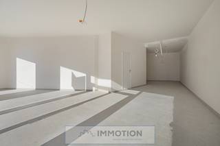 Nieuwbouw handelsgelijkvloers van +/-60 m2 gelegen op een commerciële toplocatie nml. het kruispunt Pottelberg met de Condédreef.   <br /><br />Voor een persoonlijke afspraak of meer informatie kunt u rechtstreeks contact opnemen met Christophe op het nummer 0497 41 37 37<br />of stuur een mail naar christophe@immotion.be.