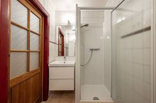 Ruim gebouw met polyvalent gebruik, tuin en garage in hip Deurne-ZuidOp zoek naar een uniek pand met karakter én uitzonderlijke mogelijkheden? Dit...