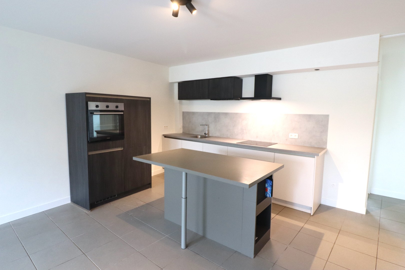 Gelijkvloers appartement met twee slaapkamers, ruime tuin én garage te huur nabij het centrum van Moerzeke - foto 4