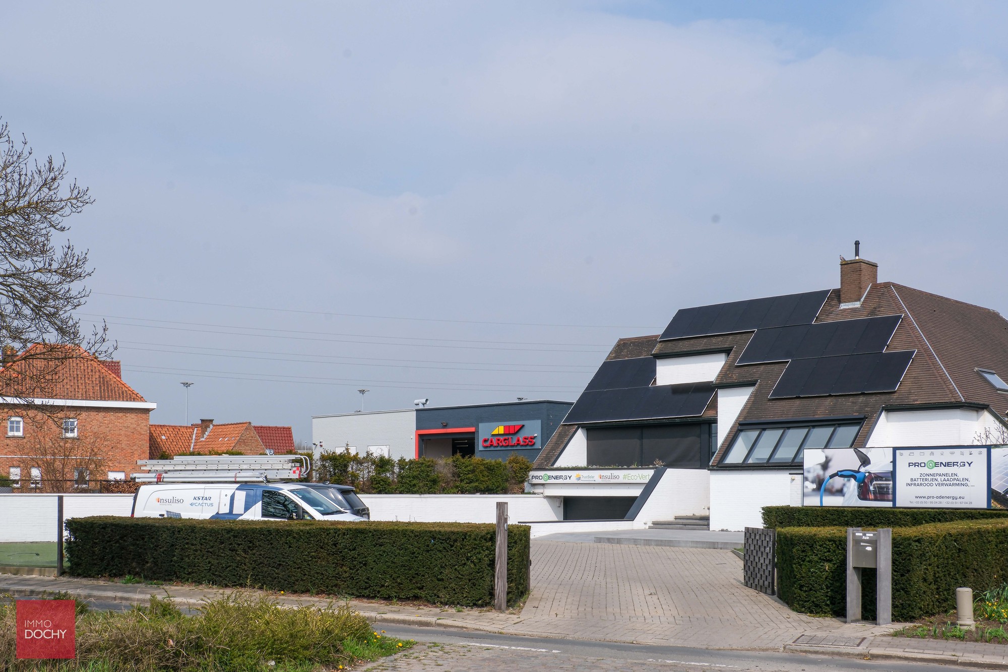 Commercieel gelegen kantoorcomplex met privé-woonst (villa) - foto 4