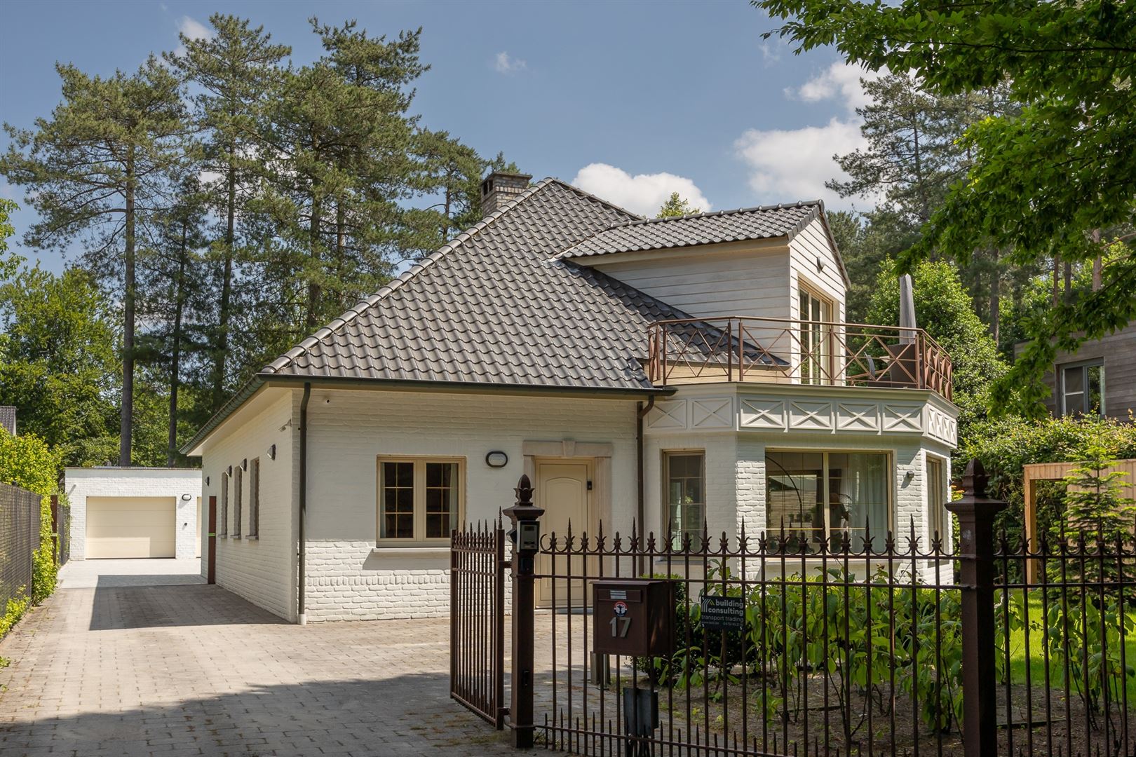 Een moderne villa met 4 ruime SLKS  nabij het centrum van Heide- Kalmthout. - foto 1
