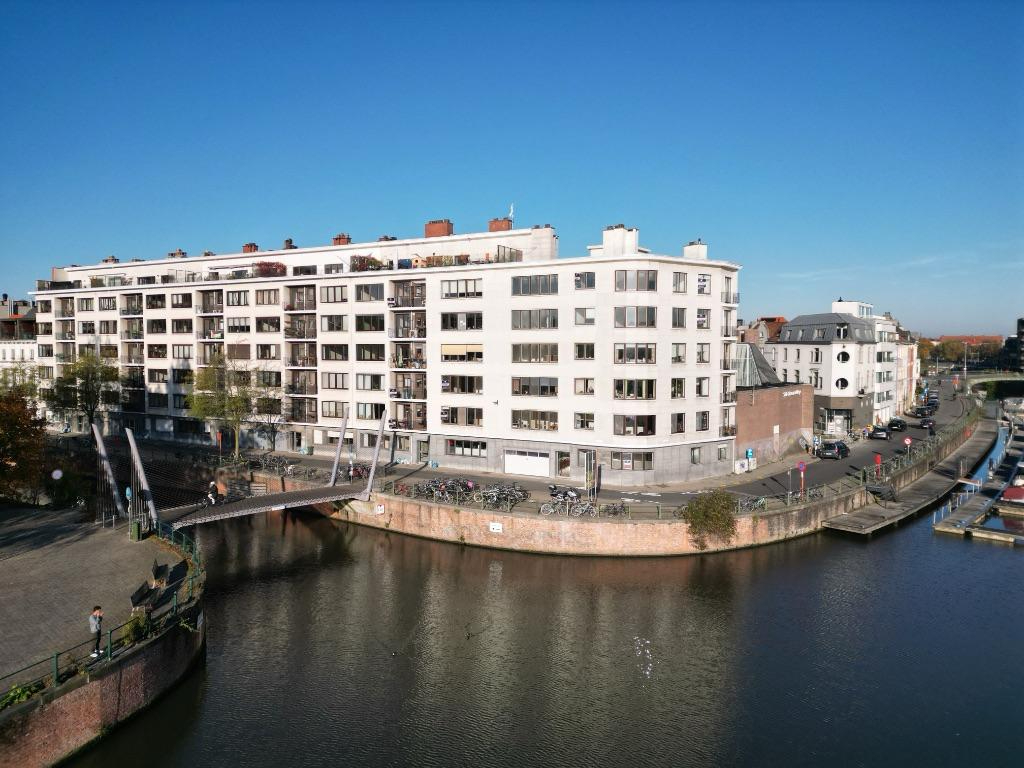 Lichtrijk 2-slaapkamerappartement met unieke zichten op de Gentse binnenwateren - photo 1