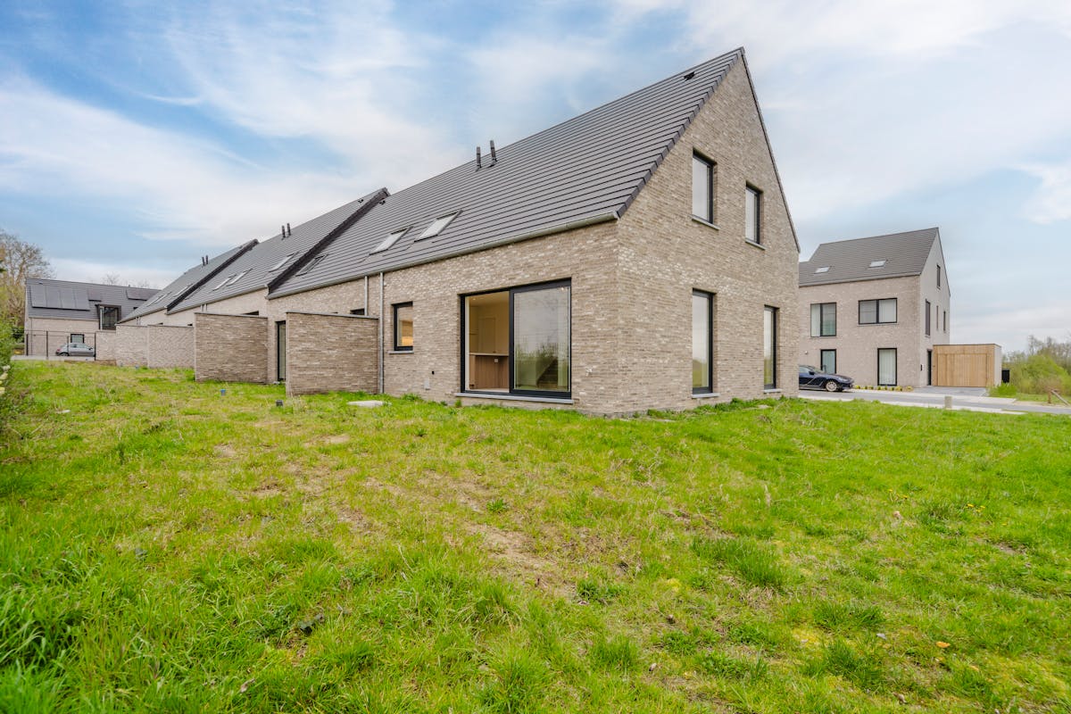 Nieuwe hoekwoning met 3 kamers, tuin & garage te huur in Kortrijk - foto 2