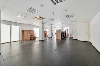 In het commerciële hart van Oostende vindt u deze grote handelsruimte. Het interieur is volledig afgewerkt en leent zich tot het uitbaten van...