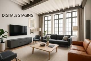 De vermelde vraagprijs van de woning betreft een vanafprijs, wat betekent dat biedingen vanaf dit bedrag in overweging worden genomen.

Dit bijzondere triplex-appartement ligt in de directe nabijheid van de indrukwekkende Sint-Gummarustoren en biedt meer dan 300 m² aan bewoonbare oppervlakte. Het pand werd in 1994 gerenoveerd en combineert comfort met een tijdloze charme. Authentieke elementen zoals sierlijke plafondafwerkingen, statige houten trappen, originele binnendeuren en schouwen versterken de karakteristieke uitstraling. Met enkele kleine ingrepen maakt u van dit van een prachtig authentieke woning met een moderne look.

De eerste verdieping herbergt een ruime dubbele woonkamer, met aansluitend een gezellig bureau of slaapkamer en achterliggend een badkamer. De aparte keuken geeft uit op het royale terras van maar liefst 30m² en biedt vele mogelijkheden voor ontspanning. Op de tweede verdieping bevinden zich vier ruime slaapkamers, een tweede badkamer en een hobby/wasruimte. Via een vaste trap bereikt u de zolderverdieping, die is opgedeeld in twee grote kamers.   
Er is tevens de mogelijkheid om het pand op te delen in 2 appartementen. 

Bent u op zoek naar het meest gezellige appartement van de Lierse binnenstad, een uitdagende B&amp;b locatie of ander project?  Maak dan snel een afspraak op het nr. 03/345.88.99.