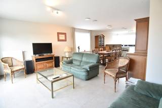 Dit ruime 3-slaapkamer appartement in Gullegem is de perfecte plek om te wonen. Met een energielabel A, is dit appartement zeer energiezuinig.Via de...