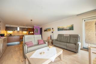 <p><span>Au cœur de Burcht, vous trouverez cet appartement prêt à emménager et économe en énergie, à vendre. Commerces, écoles, crèches, transports en commun et de nombreuses infrastructures sportives et de loisirs sont accessibles à pied. L'appartement bénéficie d'un emplacement central, tout en étant situé dans un quartier calme.</span></p><p><span> </span></p><p><span>Il est situé au deuxième étage d’un immeuble avec ascenseur. Le séjour est spacieux et lumineux et donne accès à une belle terrasse. La belle cuisine ouverte et bien équipée renforce encore davantage cette sensation d’espace dans le séjour.</span></p><p><span> </span></p><p><span>Les chambres sont équipées d’armoires encastrées sur mesure de grande qualité, qui offrent un confort supplémentaire et permettent une utilisation optimale de l’espace.</span></p><p><span> </span></p><p><span>De plus, l’appartement dispose d’un</span><span>carport/place de parking privative</span><span> fermée</span><span> </span><span></span><span>, d’un local à vélos séparé et d’un local à poubelles commun. Les </span><span>8 panneaux solaires privés</span><span> contribuent à la faible consommation d'énergie, ce qui se traduit par une excellente performance énergétique avec un </span><span>label EPC A.</span></p><p><span> </span></p><p><span>Agencement</span><span>:</span></p><p><span>- hall d'entrée</span></p><p><span>- salon spacieux et lumineux</span></p><p><span>- cuisine entièrement équipée<br />- débarras/buanderie</span></p><p><span>- terrasse ensoleillée et au calme </span></p><p><span>- des toilettes pour invités</span></p><p><span>- première chambre avec placards intégrés</span></p><p><span>- deuxième chambre avec placards intégrés</span></p><p><span>- salle de bains avec baignoire, douche et meuble-lavabo </span></p><p><span>- abri de voiture privatif à acheter pour 15 000 euros </span></p><p><span>- local séparé pour les vélos et les poubelles</span></p><p><span> </span></p><p><span>Atouts</span></p><p><span>- Récente et économe en énergie</span></p><p><span>- 8 panneaux solaires privés<br />- Tout le confort & finitions soignées</span></p><p><span>- Surface habitable de 86 m² + terrasse de 7 m²</span></p><p><span>- Label EPC A</span></p><p><span> </span></p><p><span>Cet appartement économe en énergie et aux finitions soignées vous intéresse ? Répondez à cette annonce et nous nous ferons un plaisir de vous contacter pour organiser une visite.</span></p><p><span>Vous recherchez un autre bien immobilier, un investissement ou vous souhaitez connaître la valeur de votre bien ? Chez BOLT Immo, vous êtes à la bonne adresse ! Nous serons ravis de vous aider.</span></p><p><span> </span></p>