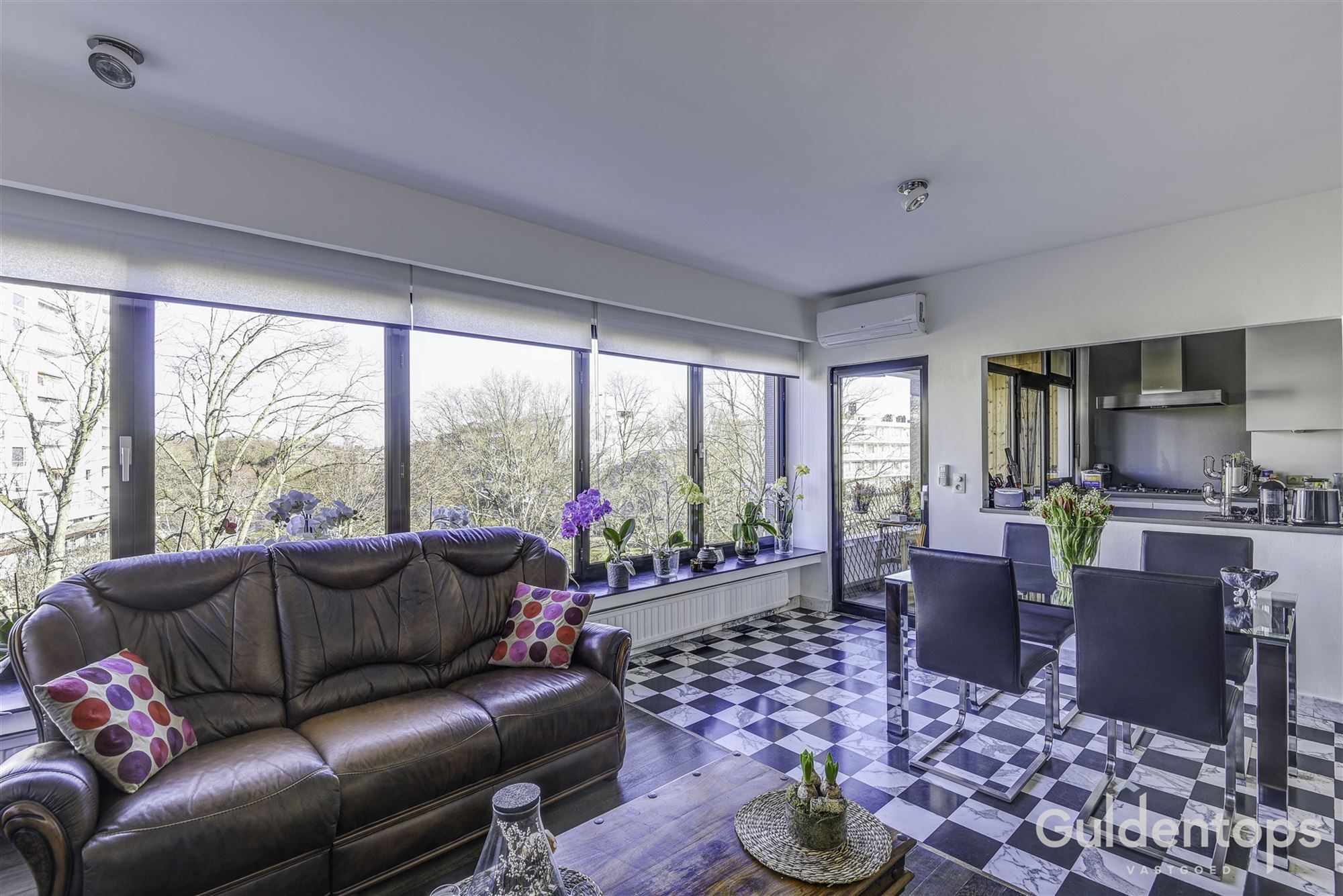 Knap vernieuwd 3-slaapkamerappartement (125 m²)  - foto 2