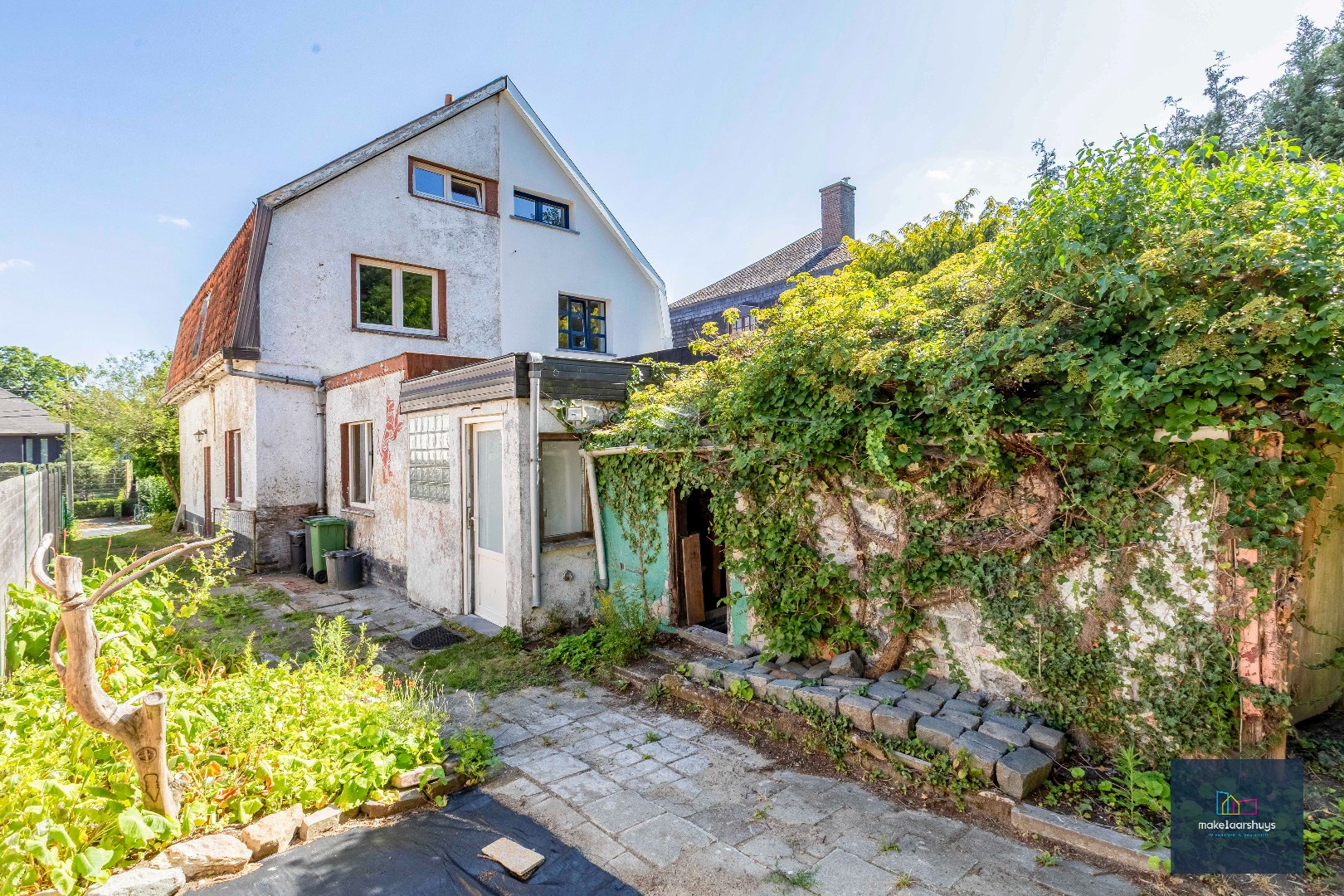 VERKOCHT !!! Residentieel gelegen  te renoveren halfopen bebouwing met tuin - foto 1