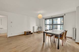 STADSCENTRUM - Ideaal gelegen in de Brusselse vijfhoek, dicht bij tal van winkels en het historische centrum, bevindt dit lichte appartement van...