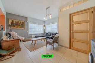 Bent u op zoek naar een ruime woning te koop nabij het centrum van Ieper? Deze verzorgde halfopen bebouwing in het charmante Zillebeke...