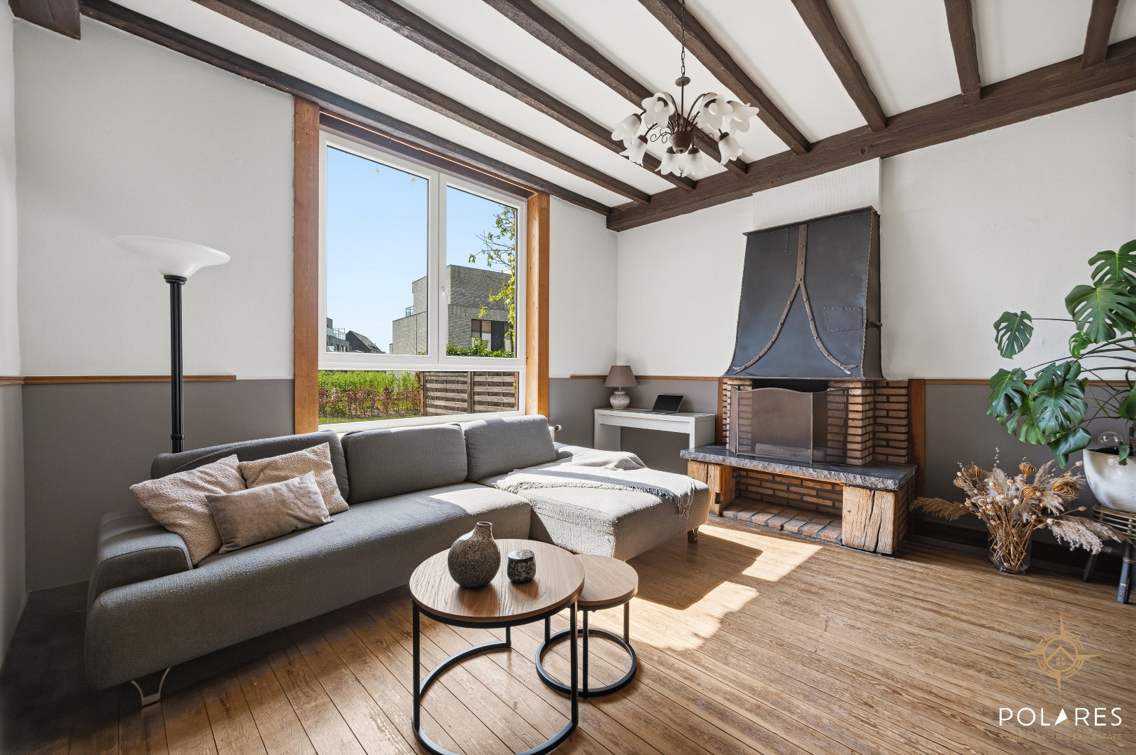 Charmant en instapklaar gelijkvloers appartement met koer en autostaanplaats - foto 2