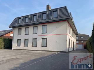 ✨ Instapklaar appartementje ✨met als indeling : inkom en leefruimte met keukenhoek, 1 slaapkamer, badkamer met douche, toilet en lavabo, parking...