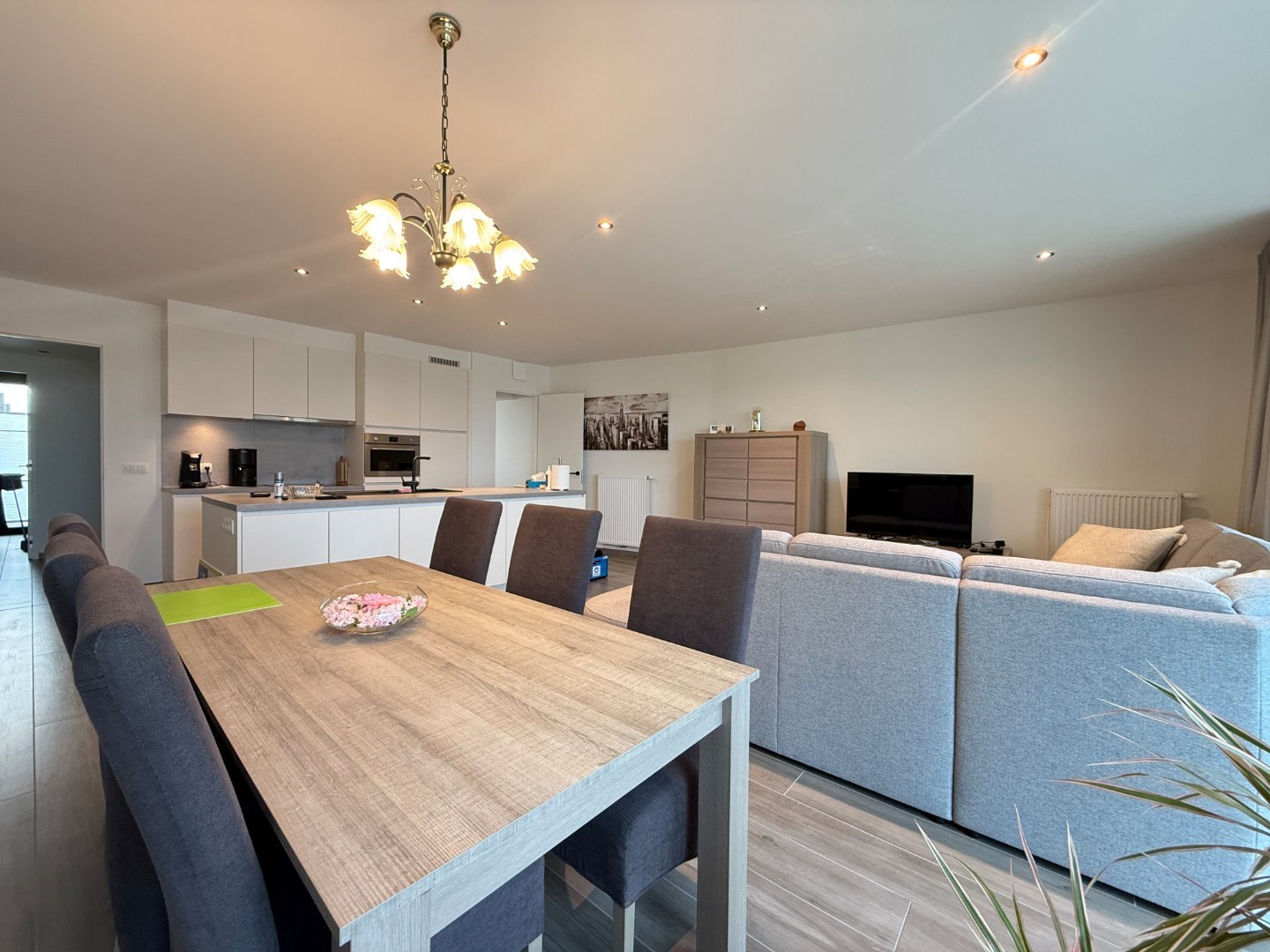 Instapklaar twee-slaapkamerappartement in het hartje van Tielt! - foto 3
