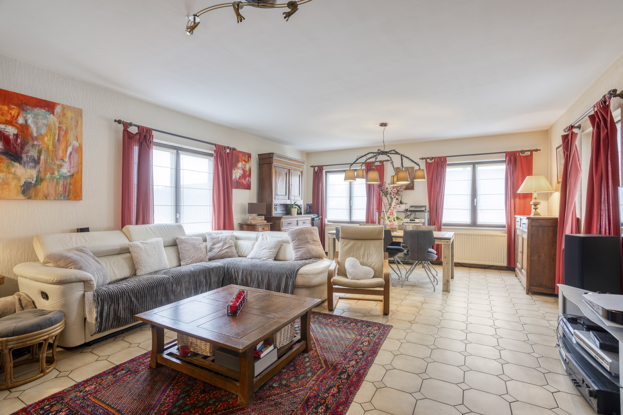 Villa met 3 slaapkamers en bureel in Sint-Pieters-Leeuw. - foto 5