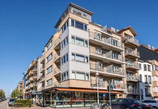 Dit pand met een zuid-west oriëntatie ligt vlakbij de winkel/wandelstraat te Nieuwpoort-bad. Indeling: inkomhal; slaapkamer; badkamer met...