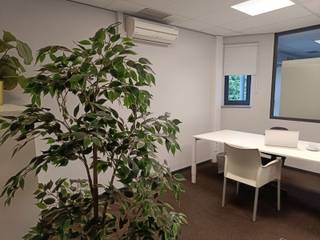 Op zoek naar een compacte, professionele werkplek in Hasselt? Deze kantoorruimte van ca. 18 m² bij Smartspace is ideaal ingericht voor 2 personen...