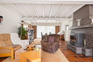 Ruime open bebouwing met zonnige tuin.Deze bijzonder ruime open bebouwing met een vloeroppervlakte van ca. 290 m² bevindt zich op een perceel van...