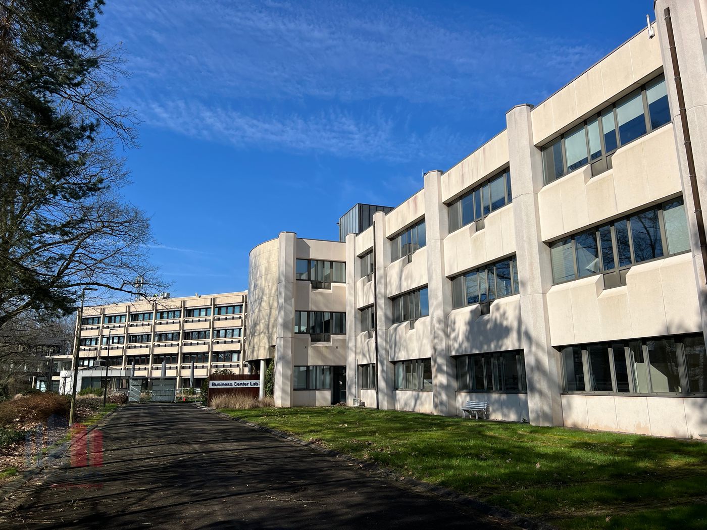 Bâtiment industriel de 790 m² à louer près de l'E40 - photo 1