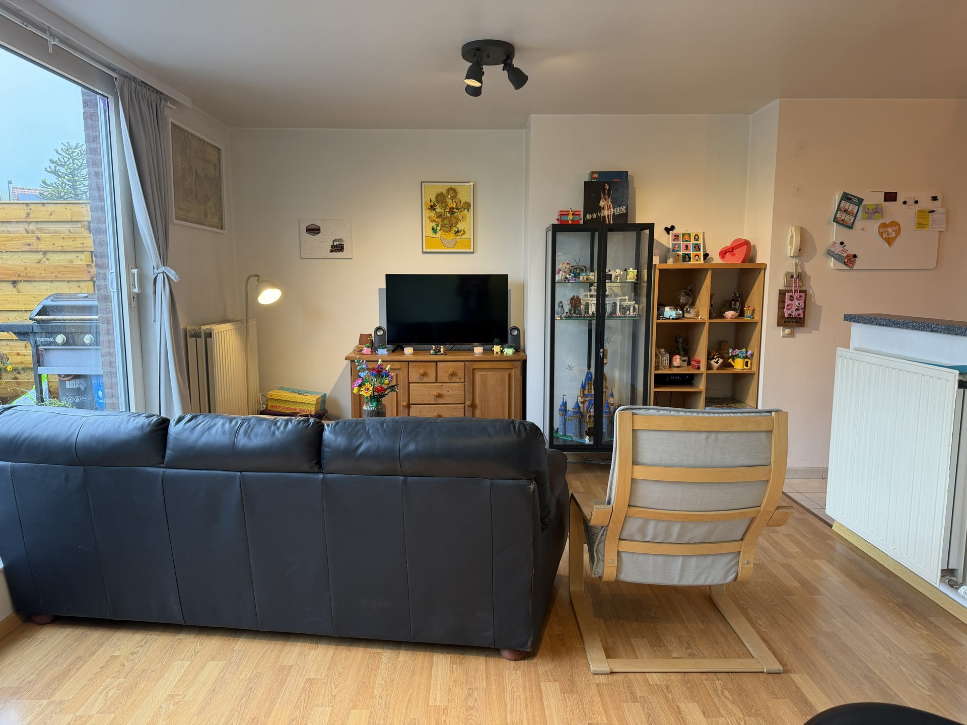 Verzorgd appartement op de eerste verdieping met 2 slaapkamers, ruim terras en garage. - foto 4