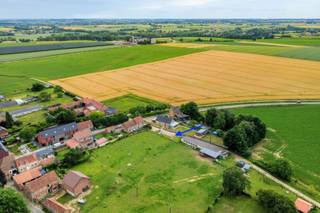 Dit perceel bouwgrond is geleden in een doodlopend straat nabij het centrum van Kumtich. Extra troef is de nabijheid van Leuven, bakker, winkels en de E40.<br /><br />Dit perceel heeft een perceelbreedte van 19,5m. <br /><br />Indeling en mogelijkheden volgens bouwvoorschriften:<br /><br />Open bebouwing met maximaal 2 bouwlagen + zolder verdieping<br />Bouwvrije zone linker perceelgrens: 3 m<br />Maximale bouwdiepte gelijkvloers: 15 m<br />Maximale bouwdiepte verdieping: 12 m<br />Bijgebouw mogelijk tot 40m²<br />Gevelbreedte 13,5m <br />Kelder is mogelijk<br /><br />Alle bouwvoorschriften + plannen zijn te bekomen per email.