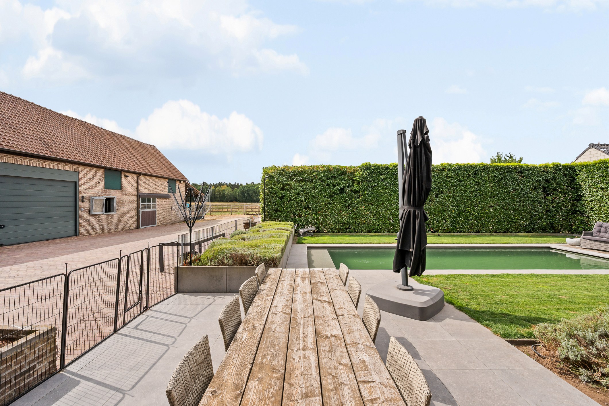 Beautiful villa with a view over meadows on 1.6 hectares in Lommel - photo 4