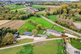 **Prijs op aanvraag** Op de idyllische grens van Lennik en Gaasbeek bevindt zich deze adembenemende eigendom waar rust, privacy en...