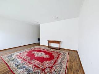 Ben je op zoek naar de ideale locatie voor jouw zaak, praktijk of kantoor? Dit compacte en instapklare handelspand van ca. 41 m² combineert een uitstekende ligging met maximaal comfort.<br /><br />Het pand is praktisch ingedeeld en heeft het nodige basiscomfort al in huis. Zo is er recent een gloednieuwe airconditioning geïnstalleerd, waardoor het binnenklimaat zowel in de zomer als in de winter optimaal blijft. Daarnaast is de ruimte voorzien van een apart toilet met handwasser. Dankzij de overzichtelijke oppervlakte laat de ruimte zich heel efficiënt en flexibel inrichten, wat het uitermate geschikt maakt voor een kantoor, praktijkruimte, boetiek of dienstverlenende zaak.<br /><br />Bestuursmaatregelen in het maatregelenregister: in aanvraag