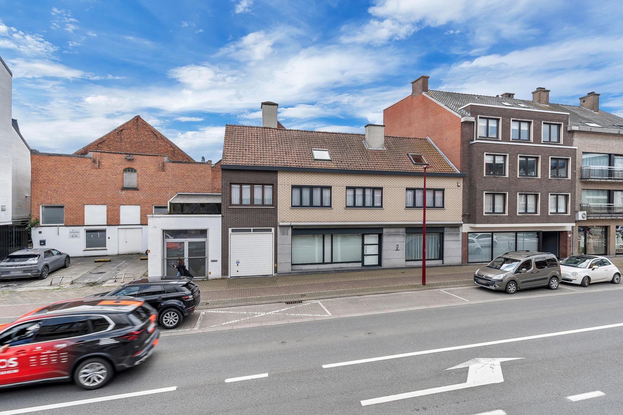 Handelswoning 357m² ideaal gelegen in centrum Deinze - photo 1