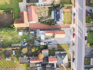 Cette construction ouverte sur un terrain exceptionnellement spacieux de 2 636 m² offre de nombreuses possibilités à ceux qui recherchent de...