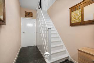 Te koop: gezellige open bebouwing in Pelt, op wandelafstand van het Kolisbos en omgeven door groen. Deze charmante woning uit 1938 werd in 2021...