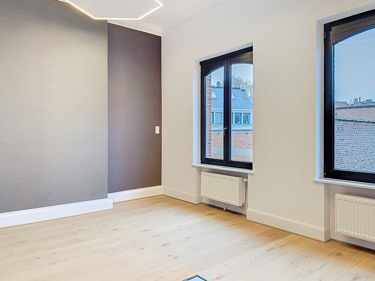 Schaarbeek - Karaktervol kantoorverdieping in herenhuis te huur - foto 2