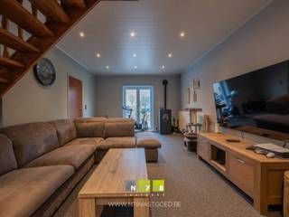 <strong>VERNIEUWDE WONING MET 3 SLAAPKAMERS, INPANDIGE GARAGE OP EEN PERCEEL VAN 13A15CA TE ROTEM.</strong><br /><br /><strong>TROEVEN</strong><br />- Diverse vernieuwingen tussen 2020 - 2025.<br />- Bruikbare vloeroppervlakte cfr. EPC: 164m².<br />- Energielabel C.<br />- Elektrische installatie is conform de voorschriften van het AREI. <br />- Inpandige garage.<br />- Totale grondoppervlakte van 13a15ca.<br />- Perceel bereikbaar via achterliggende landweg.<br /><br /><strong>GELIJKVLOERS</strong><br />Inkomhal (1,00m x 2,50m = 2,50m²): steentapijt.<br />Woonkamer ((3,75m x 8,50m) + (1,20m x 4,60m) =37,40m²): trap naar verdieping 1, steentapijt.<br />Keuken (5,00m x 4,00m = 20,00m²): onder- en bovenkasten, oven, keramische kookplaat, vaatwasser, koelkast, deur naar terras/tuin, steentapijt.<br />Toilet (1,40m x 1,00m = 1,40m²): hangtoilet, lavabo, steentapijt.<br />Wasplaats (3,30m x 2,60m =8,58m²): deur naar tuin, aansluiting wasmachine en droogkast, aansluiting uitgietbak, laminaatvloer.<br />Badkamer (3,00m x 2,60m =7,80m²): inloopdouche, hangtoilet, badkamermeubel (dubbele lavabo, lades, spiegel), ventilatie, tegelvloer.<br />Inpandige garage (8,15m x 3,00m =24,45m²): automatische sectionaalpoort, zolderruimte, tegelvloer.<br /><br /><strong>VERDIEPING +01</strong><br />Overloop ((1,70m x 2,10m) + (2,50m x 1,00m) =6,07m²): luik naar zolder, laminaatvloer.<br />Slaapkamer 1 (3,70m x 2,75m =10,18m²): laminaatvloer.<br />Slaapkamer 2 (4,00m x 5,00m = 20,00m²): laminaatvloer.<br />Slaapkamer 3 (4,00m x 2,80m =11,20m²): laminaatvloer.<br /><br /><strong>VERDIEPING +02</strong><br />Zolderruimte (8,75m x 5,00m =43,75m²): nog in te richten.<br /><br /><strong>EXTERIEUR</strong><br />Terras (9,00m x 6,50m =58,50m²): klinkers, kiezel.<br />Schuur (4,60m x 9,50m =43,70m²): volledige zoldering, betonvloer.<br />Tuinberging (2,60m x 1,70m =4,42m²): betonvloer.<br /><br /><strong>VERNIEUWINGEN TUSSEN 2020-2025</strong><br />- Sectionaal poort garage<br />- CV-installatie op aardgas<br />- Elektriciteit<br />- Vloeren gelijkvloers (steentapijt), verdieping (laminaat)<br />- Raam voor-en achtergevel<br />- Pleister -en verfwerk<br />- Toilet op het gelijkvloers<br />- Plaatsing keukeneiland<br />- Gyprocwerken op 1ste verdieping<br />- Strippen van de achterbouw (nieuwe buitenmuur, raam, buitendeur)<br />- Badkamer<br />- Waterleidingen, collectoren en afvoeren<br />- Voorzieningen voor grondwaterpomp (wachtbuis)<br />- Plaatsing pelletkachel<br />- Aanleg terras<br />- Volledig nieuw dak (+ velux)<br /><br />Bekijkt u deze advertentie via een aanverwante vastgoedsite, surf dan zeker naar onze website www.N78vastgoed.be voor een uitgebreide beschrijving en foto's. Meer info: +32 (0)89 86 18 88 of info@N78vastgoed.be.