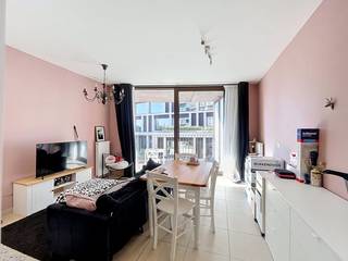 Nice apartment for rent in a good location in Bruges. The apartment for rent is located near Bruges station and within walking distance of the city center. Furthermore, the charming apartment offers a lovely terrace and one bedroom.<br /><br />1°V.: entrance hall with separate toilet - bright living room (20m²) - open kitchen with dishwasher, double sink, ceramic hob, extractor, oven, fridge with freezer and plenty of closet space - storage room with connection for the washing machine - bedroom (14m²) - bathroom (4m²) with bath and sink in the furniture - terrace (6m²)<br /><br />Overall: <br />- Rental price: € 775.00/month<br />- Common costs commission: €75.00/month<br />- Available from: 01/10/2026<br /><br />The quickest way to visit this property? Request your visit via the pink button on our website (www.dewaele.com) and you will be contacted by our rental expert Broes.<br /><br />Appointments cannot be made by phone. For other questions, you can contact us by phone at 050 444 999.