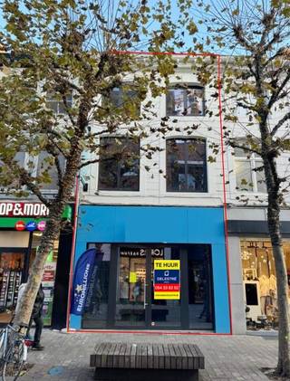 Gelegen in de levendige Koning Albertstraat, één van de meest aantrekkelijke en drukst bezochte winkelstraten van Hasselt, stellen wij dit...