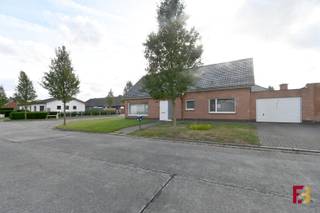 In het rustige en geliefde Astene vind je deze charmante woning op een hoekperceel. De woning biedt een praktische indeling, veel...
