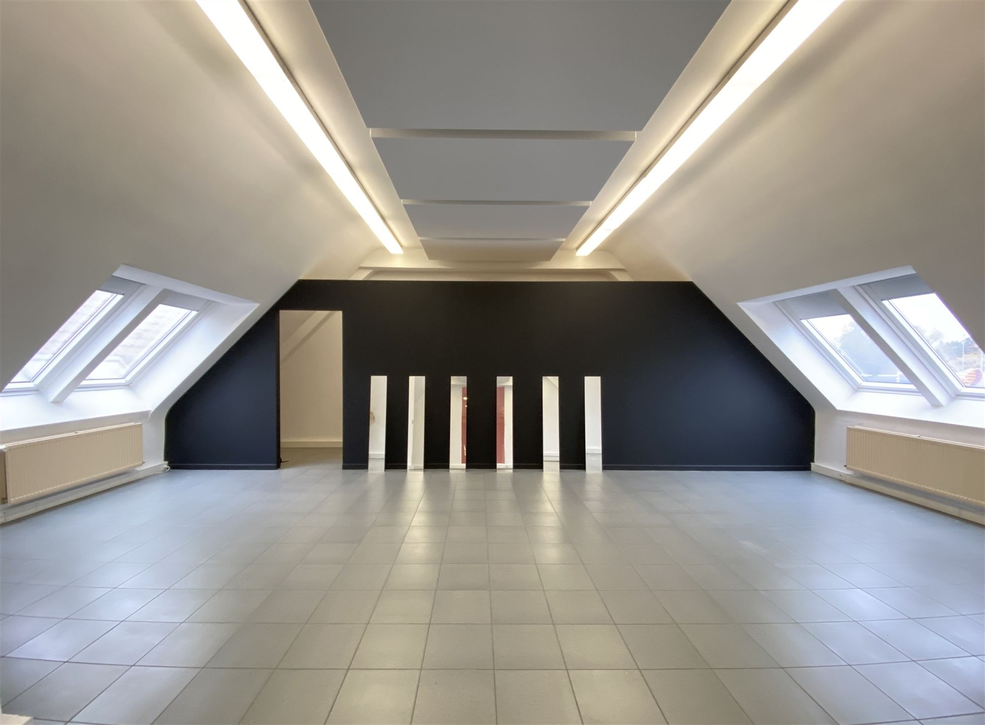 Kantoorruimte op commerciële locatie - foto 1