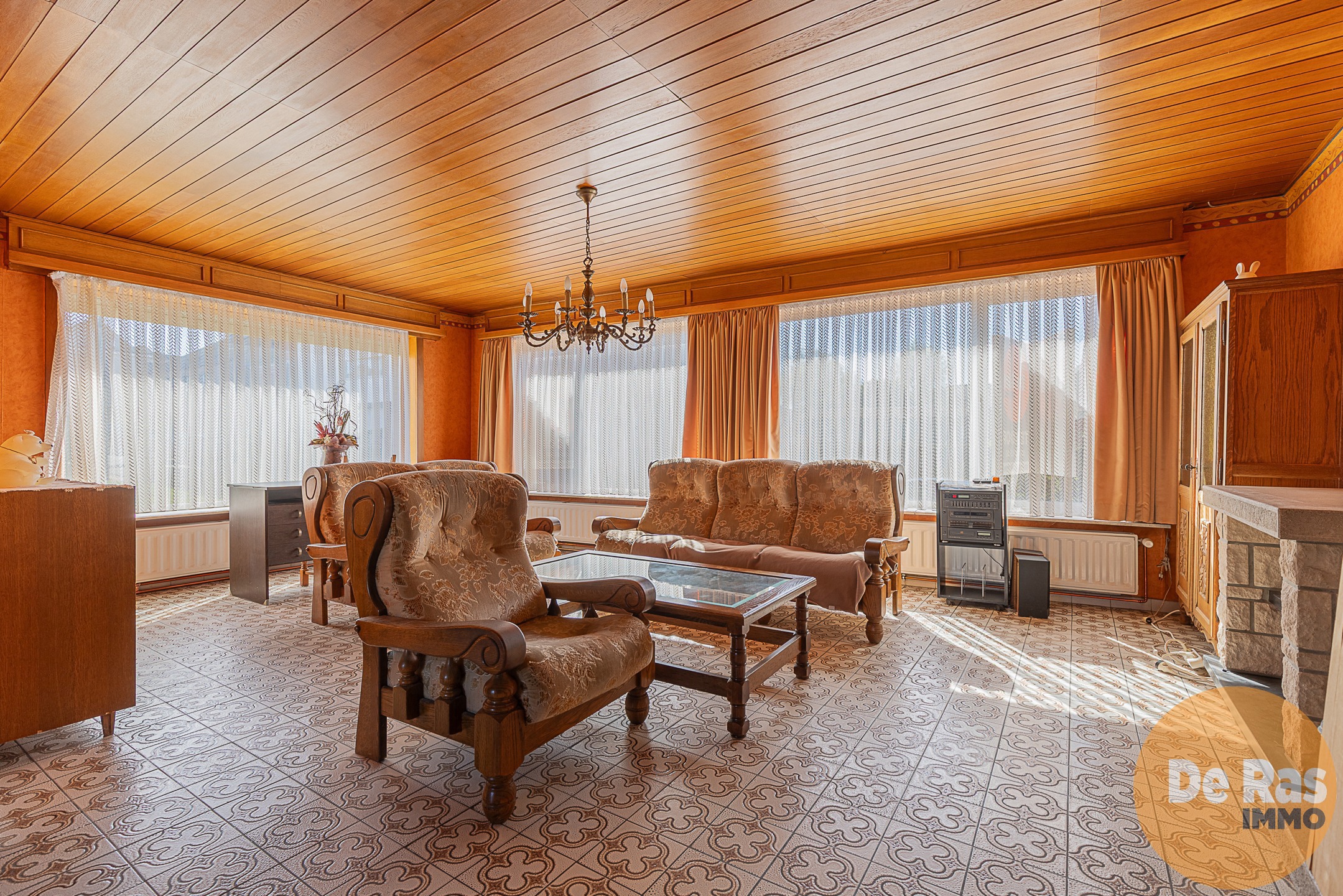 LIEDEKERKE - Ruime renovatiewoning met garage op toplocatie  - foto 4