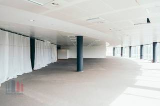 Moderne kantoorruimte van 911 m² op de voormalige Douwe Egberts-site, een magnifieke toplocatie met zicht vanop de Brusselse Ring en de A12, aan...