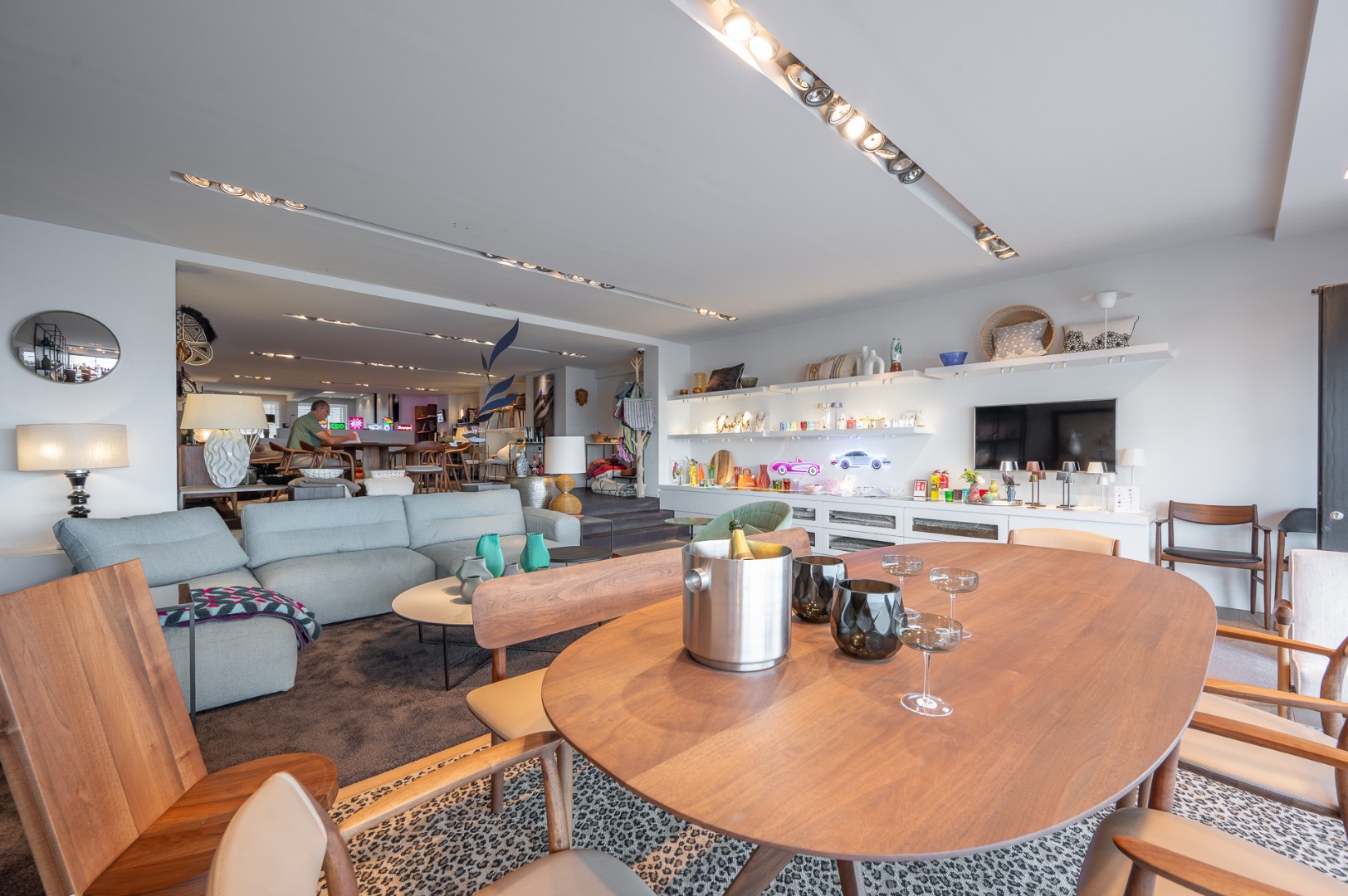 Prachtig Handelspand Gelegen Op De Zeedijk Van Knokke - photo 3