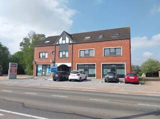 Vraag uw bezoek aan via info@optimusvastgoed.be!TE HUUR: Handelsruimte/kantoorruimte met een gunstige ligging te Beringen!Dit...