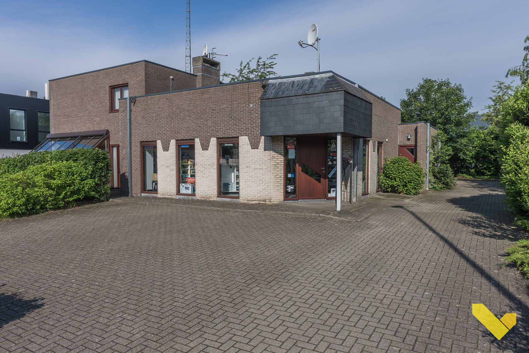 Gunstig gelegen handel met woonst - foto 2