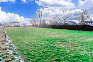 We are pleased to present this superb building plot of 52 ares 87, located in Plancenoit, close to all facilities. This large flat plot...